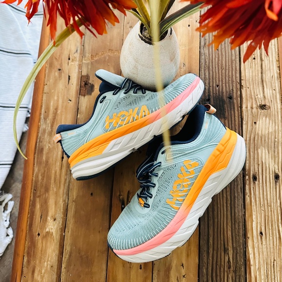 Women’s 8.5 Hoka Bondi Tennis Shoes - Picture 5 of 5